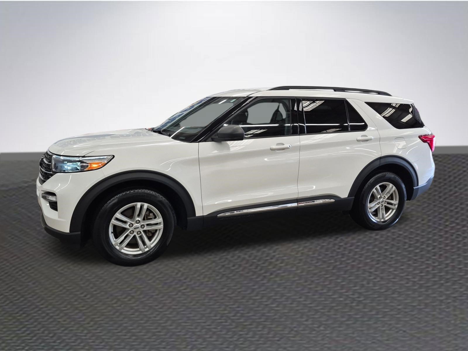 Certified 2023 Ford Explorer XLT w/ Equipment Group 202A RWD image 2