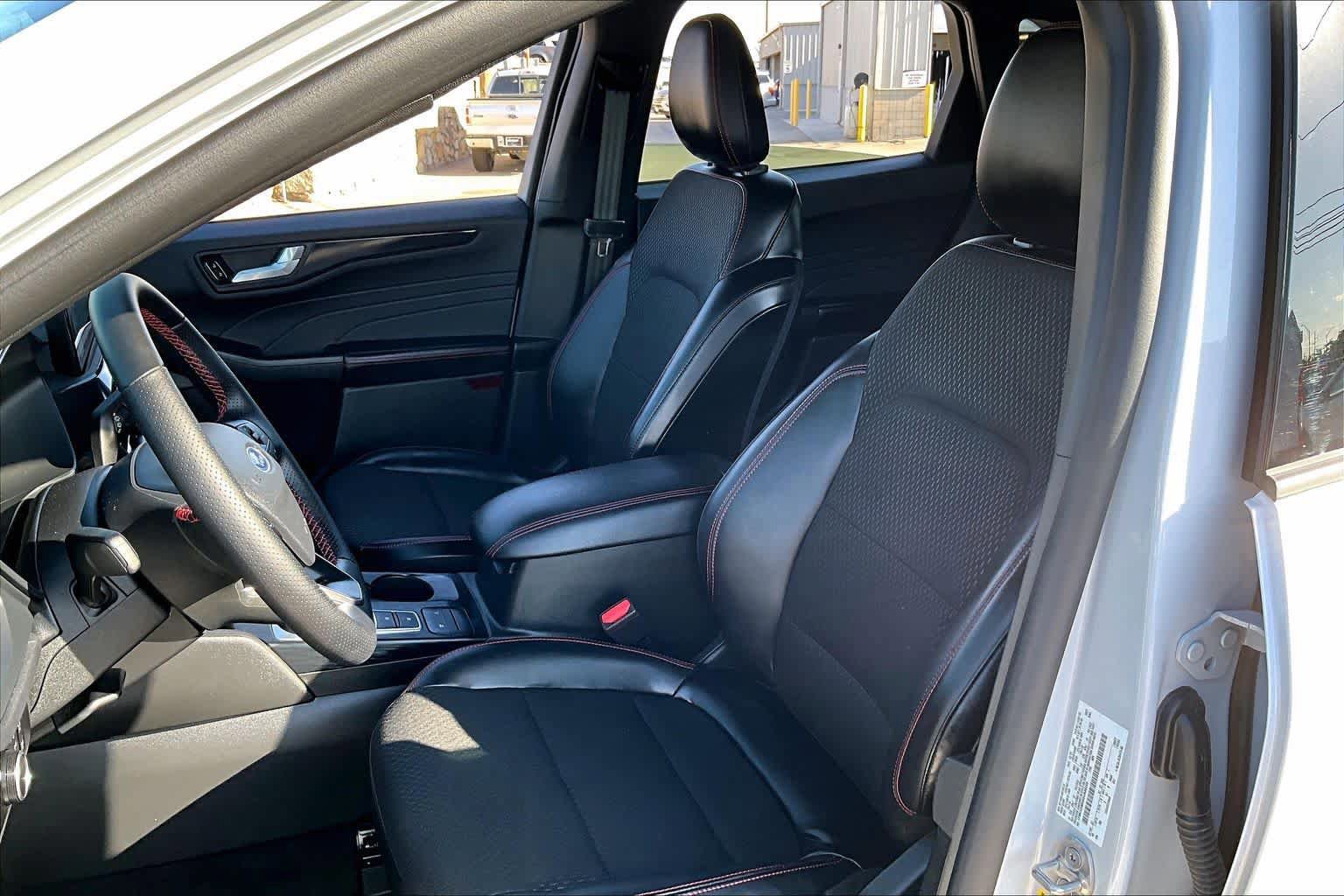 Certified 2025 Ford Escape ST-Line FWD image 10