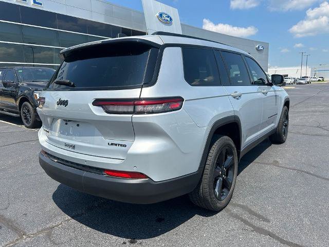 Used 2023 Jeep Grand Cherokee L Limited w/ Black Appearance Package AWD/4WD image 22