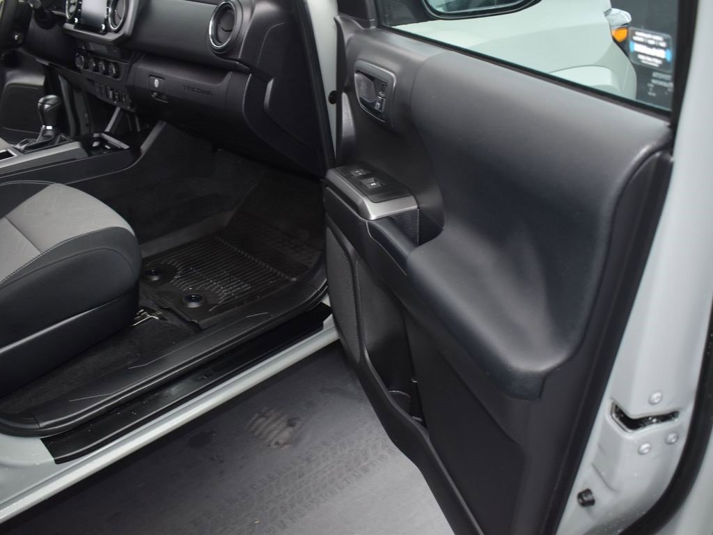 Used 2023 Toyota Tacoma TRD Sport w/ Technology Package image 17