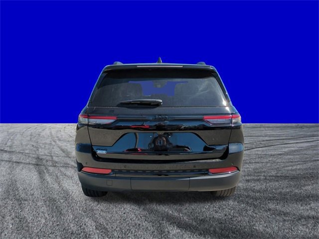 Used 2024 Jeep Grand Cherokee Altitude image 4