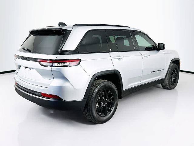 Used 2025 Jeep Grand Cherokee Altitude AWD/4WD image 25