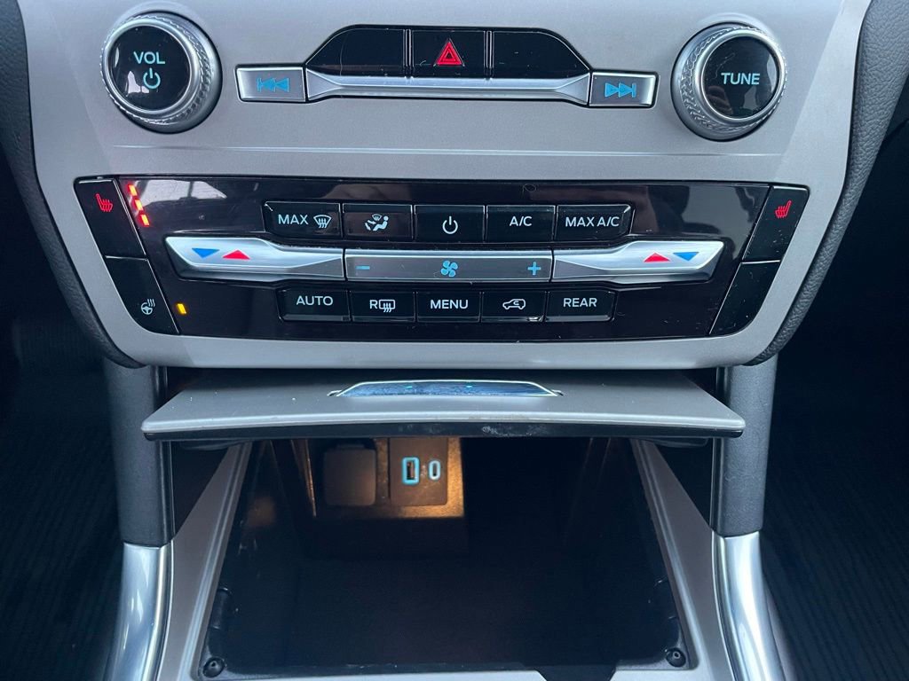 Certified 2024 Ford Explorer XLT w/ Equipment Group 202A image 15