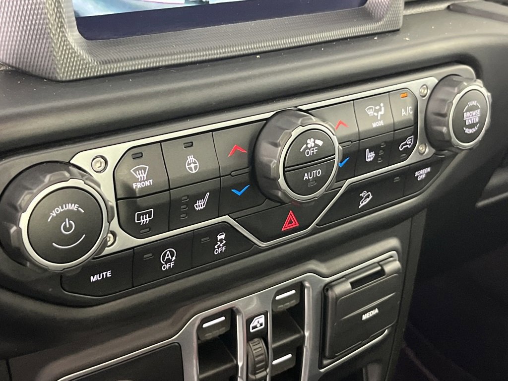 Used 2020 Jeep Wrangler Unlimited Sahara image 21