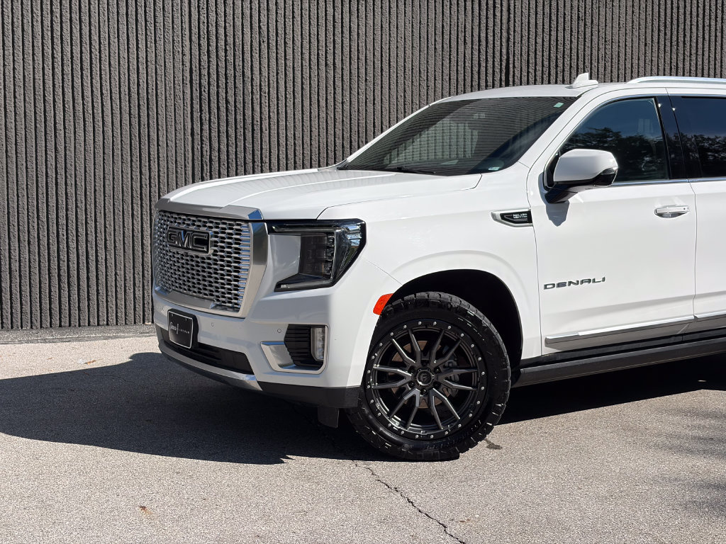Used 2021 GMC Yukon Denali w/ Denali Premium Package AWD/4WD image 2