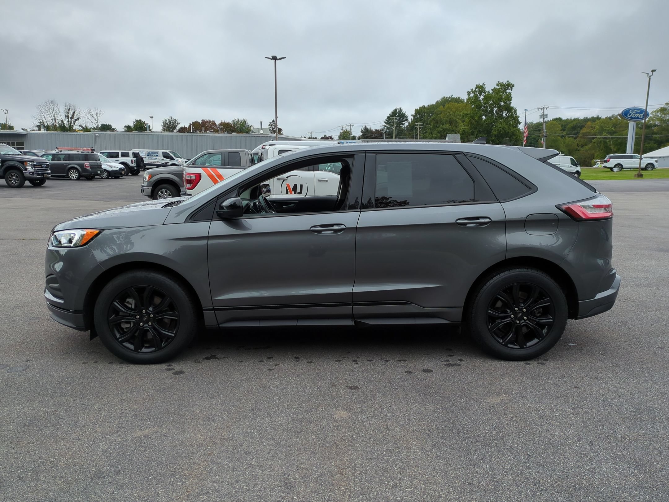 Certified 2024 Ford Edge SE w/ Black Appearance Package AWD/4WD image 6
