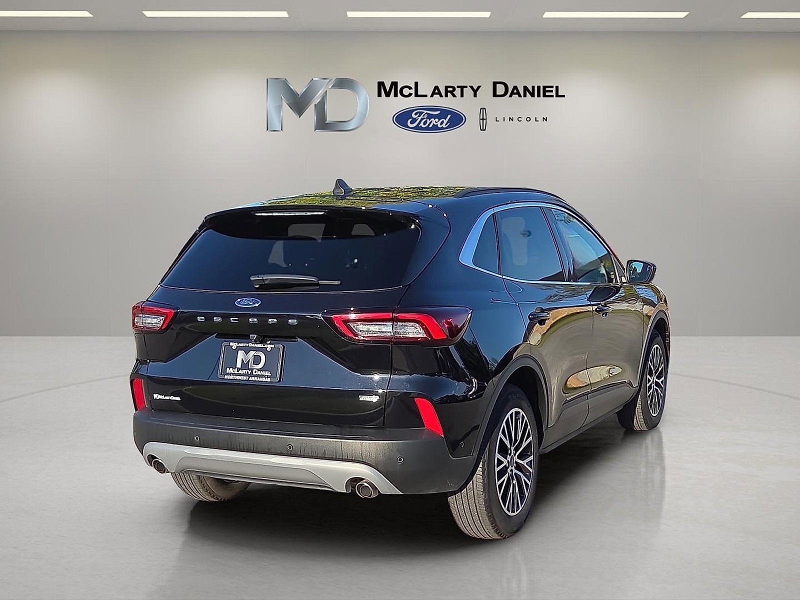 Certified 2024 Ford Escape SE w/ PHEV Premium Package image 5