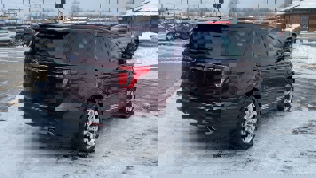 Certified 2018 Ford Explorer XLT w/ Equipment Group 201A image 9