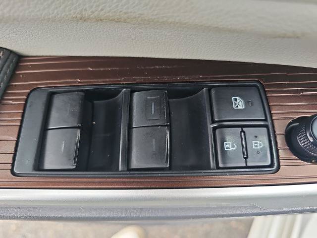 Used 2021 Toyota Sienna XLE w/ XLE Plus Package FWD image 27