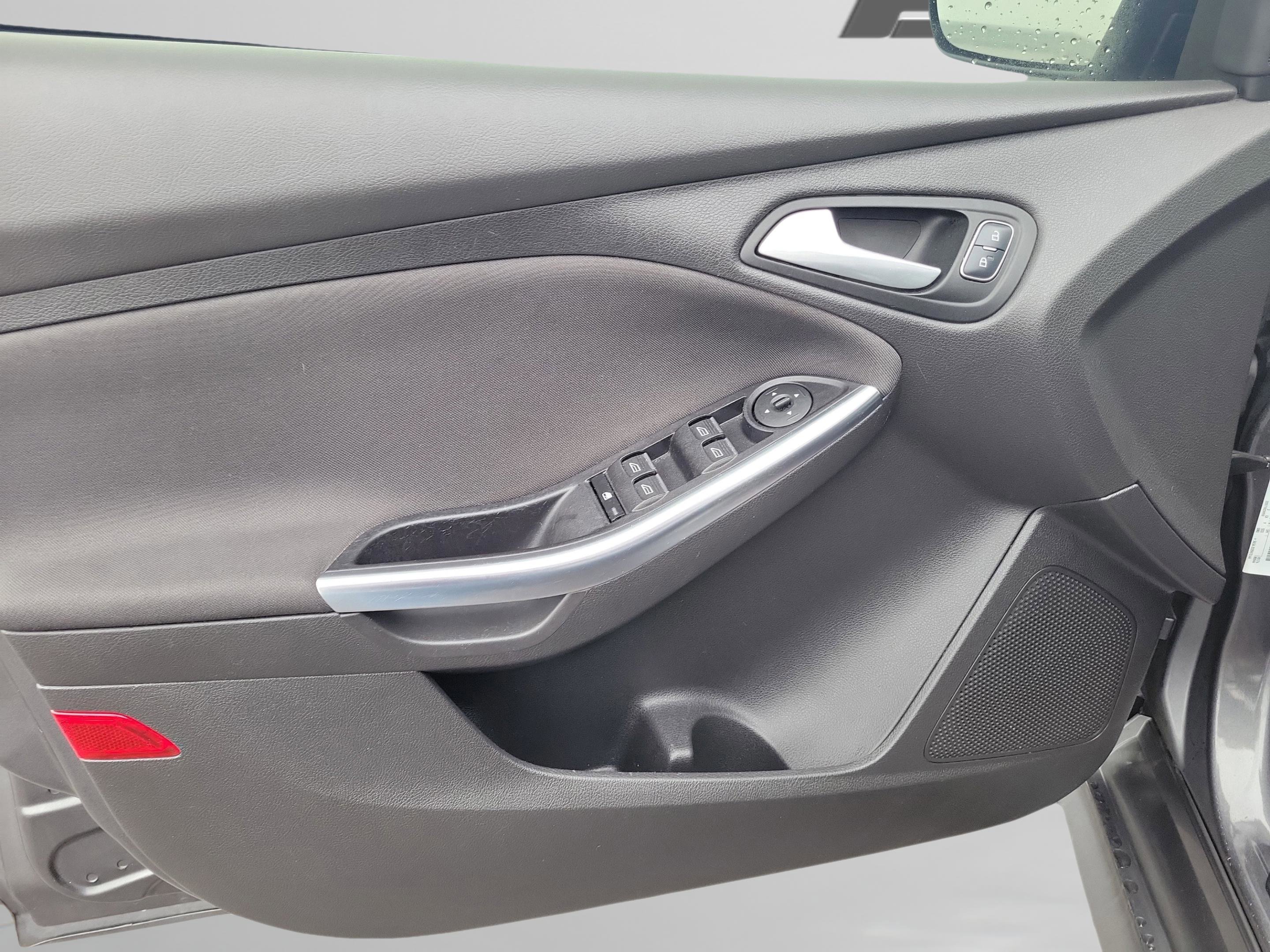 Certified 2018 Ford Focus ST image 17