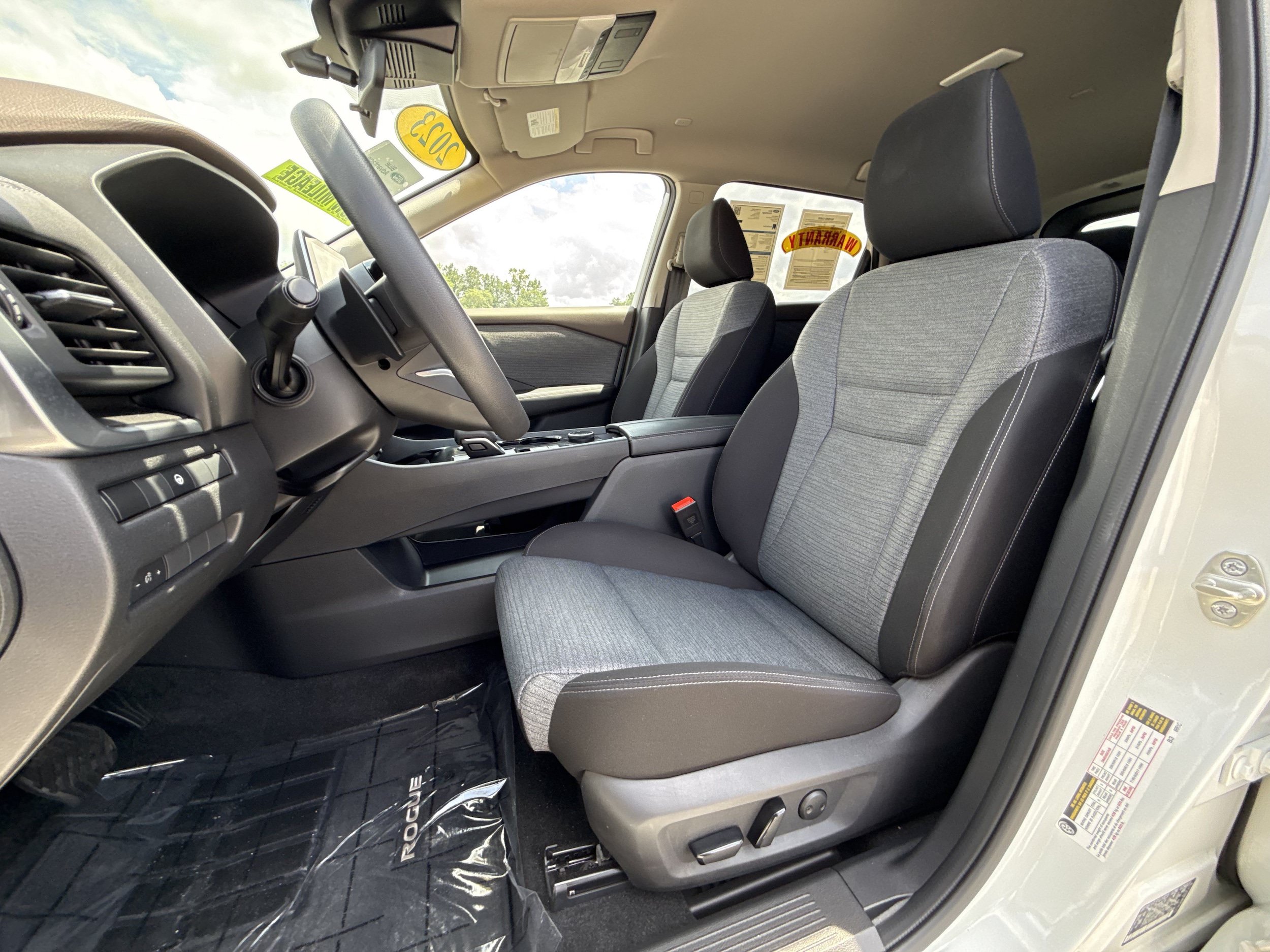 Used 2023 Nissan Rogue SV AWD/4WD image 10