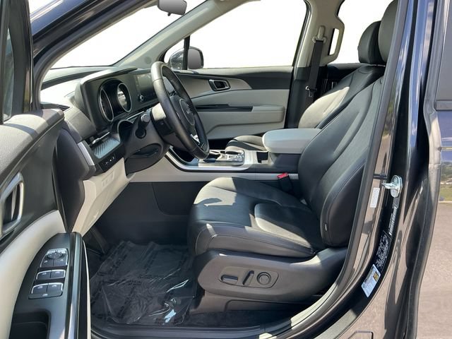 Used 2024 Kia Carnival LX FWD image 10