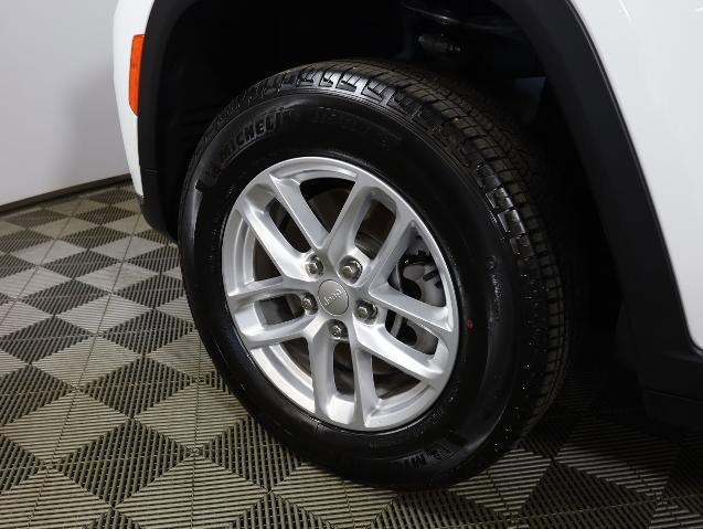 Used 2023 Jeep Grand Cherokee L Laredo image 34