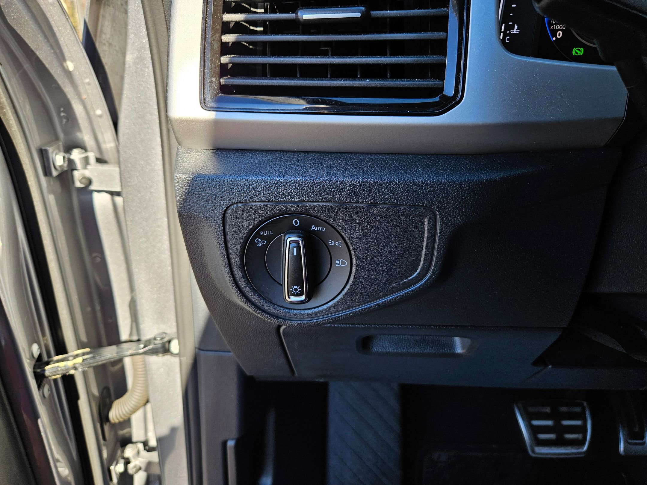 Used 2023 Volkswagen Atlas Cross Sport SEL image 16