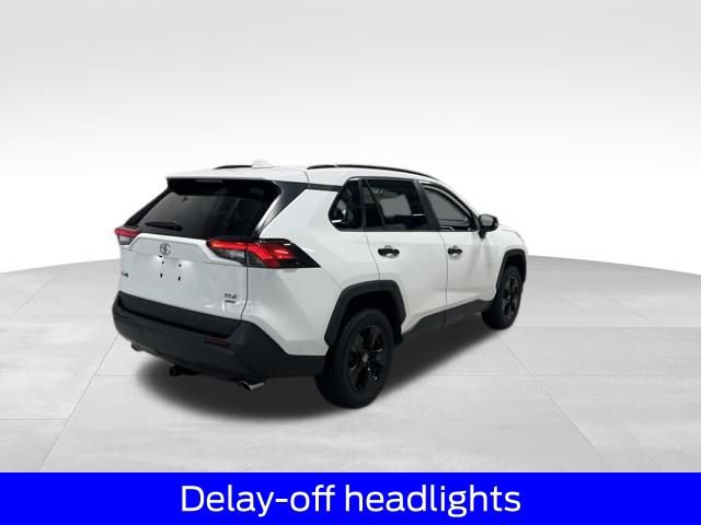 Used 2022 Toyota RAV4 XLE AWD/4WD image 9