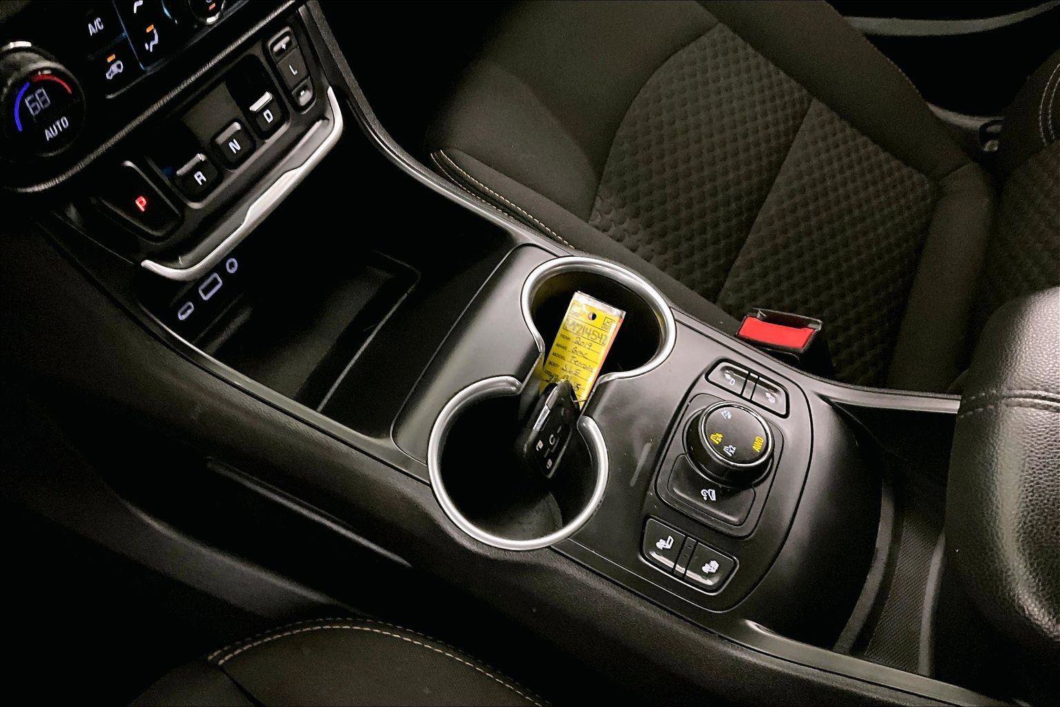 Used 2019 GMC Terrain SLE w/ Driver Convenience Package image 16