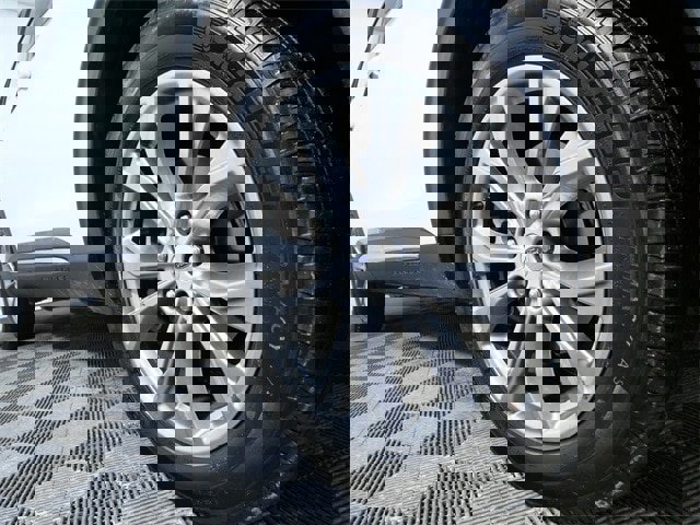 Certified 2022 Ford Explorer Limited w/ Equipment Group 301A image 2