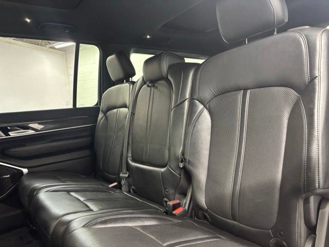 Used 2022 Jeep Wagoneer Series III w/ Premium Group I AWD/4WD image 9