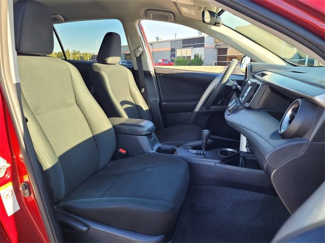 Used 2018 Toyota RAV4 LE image 17