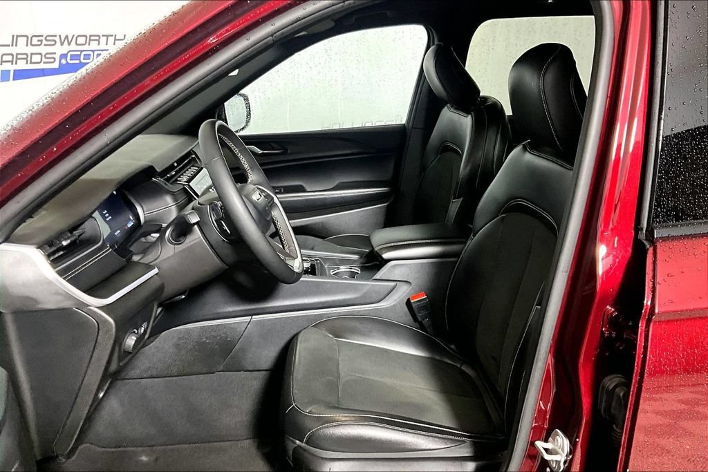 Used 2025 Jeep Grand Cherokee Altitude AWD/4WD image 20