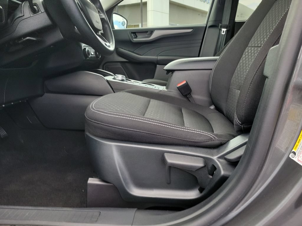 Certified 2025 Ford Escape Active AWD/4WD image 19