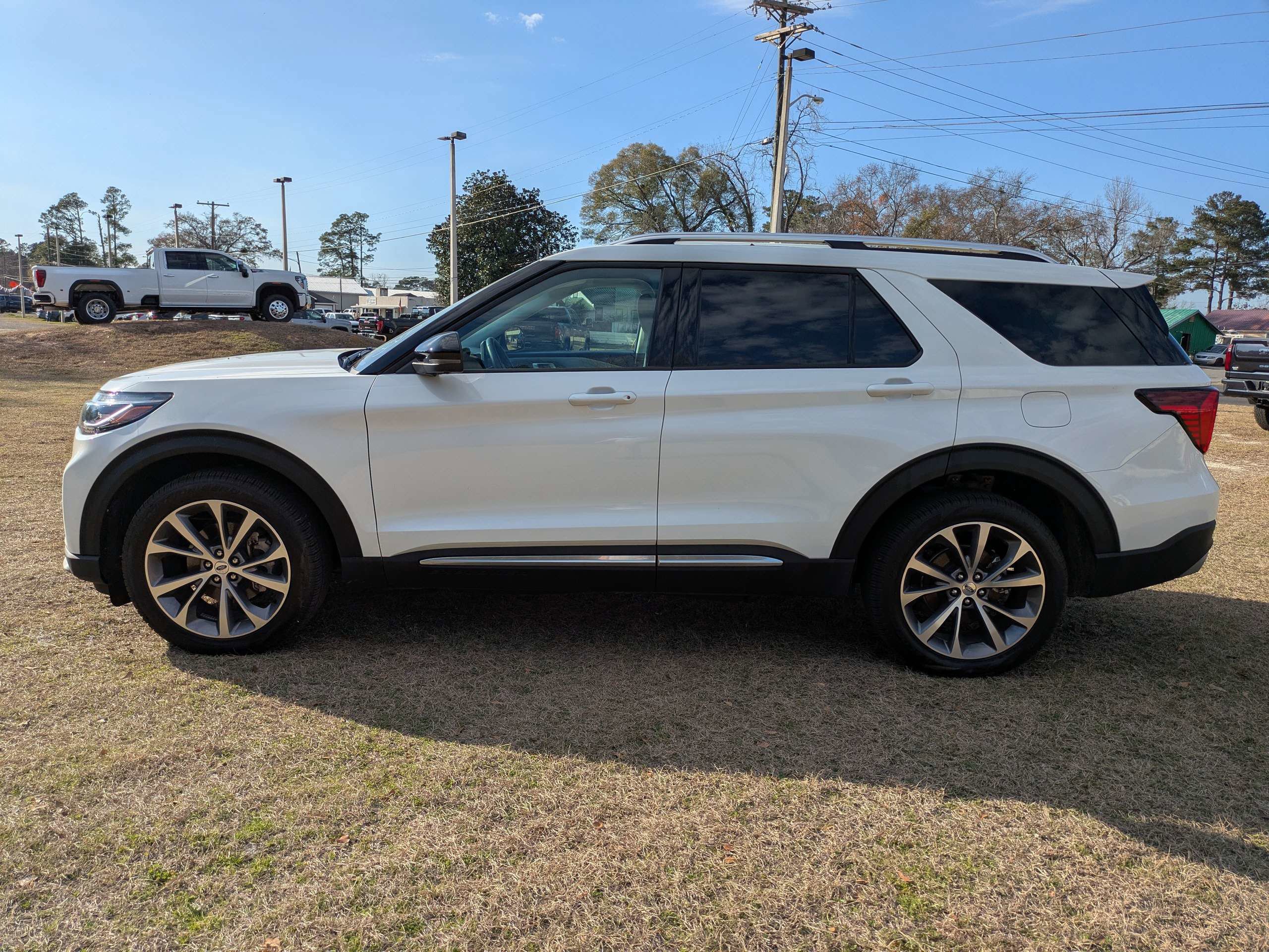 Certified 2025 Ford Explorer Platinum w/ Ultimate Package AWD/4WD image 2