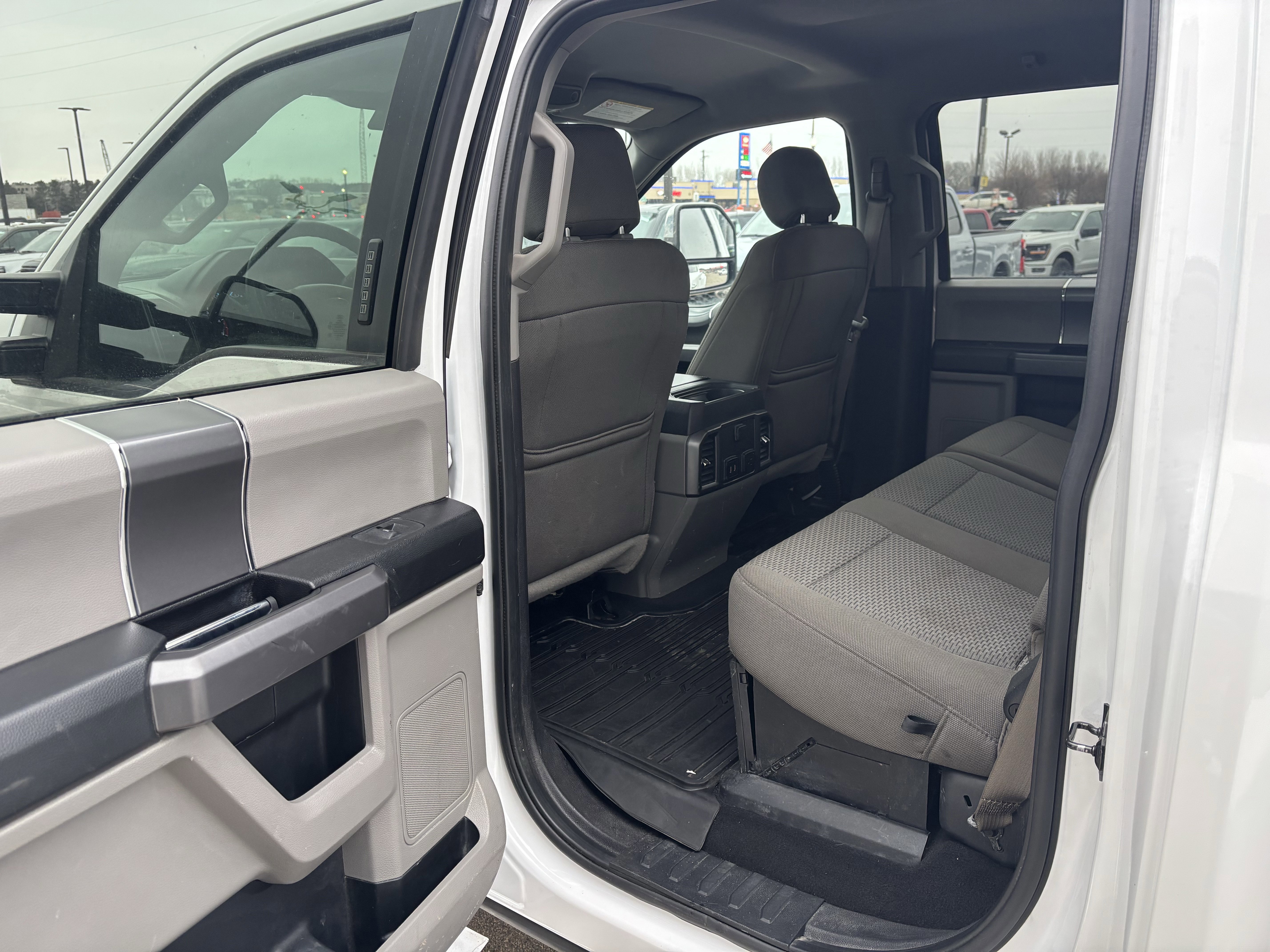 Certified 2019 Ford F450 XLT w/ XLT Premium Package image 15