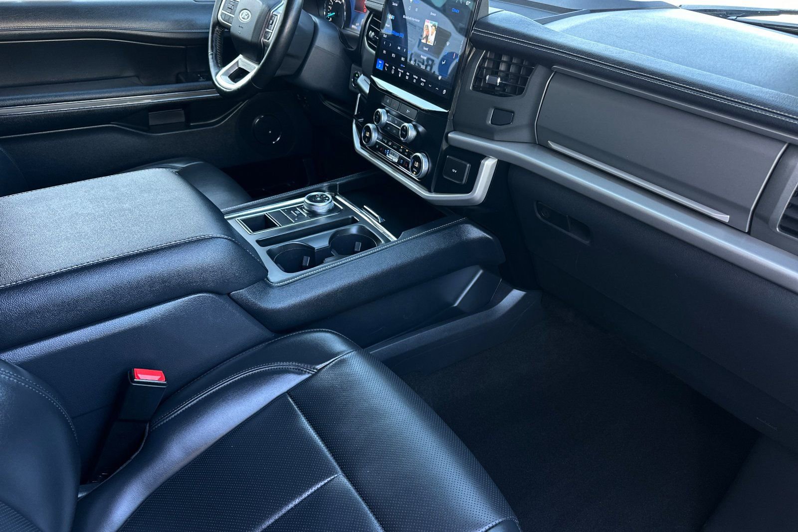 Certified 2024 Ford Expedition Max XLT RWD image 16