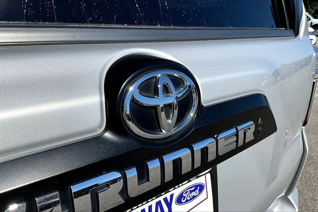 Used 2021 Toyota 4Runner TRD Off-Road AWD/4WD image 26