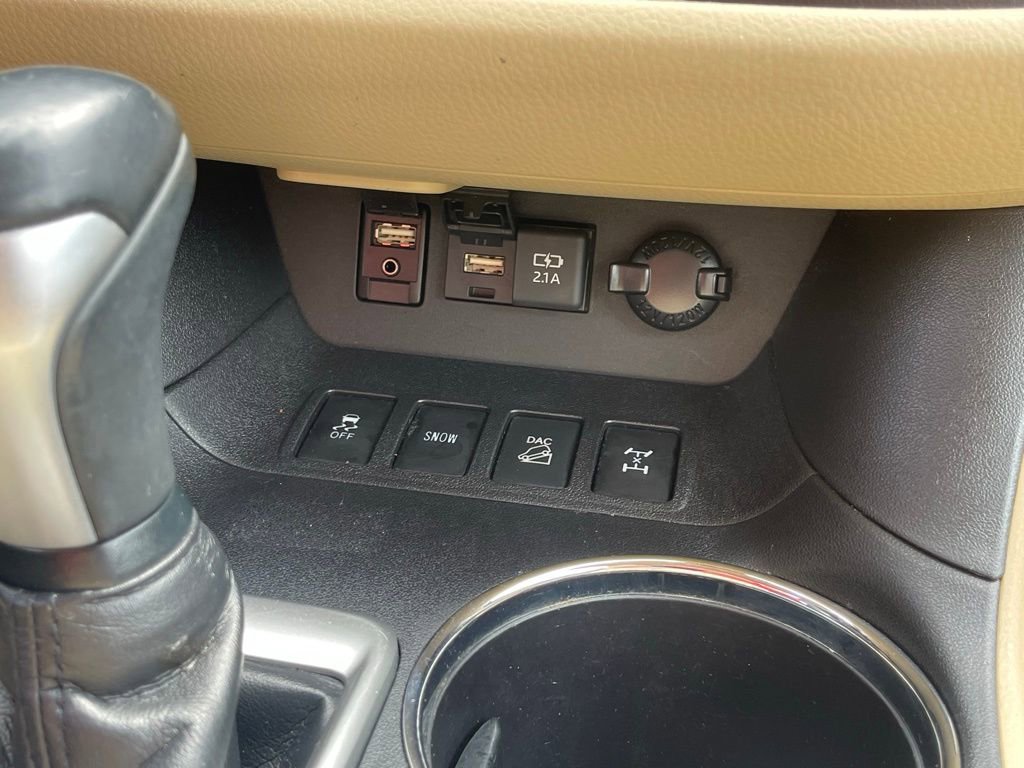 Used 2019 Toyota Highlander XLE AWD/4WD image 38