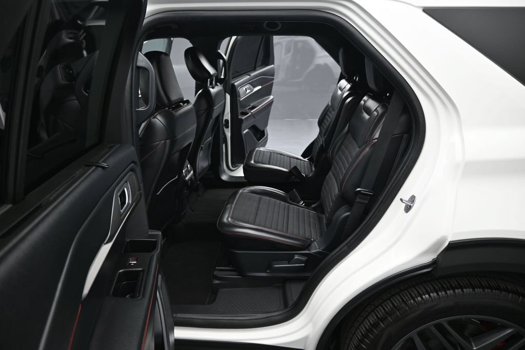 Certified 2025 Ford Explorer ST-Line w/ Premium Package RWD image 19