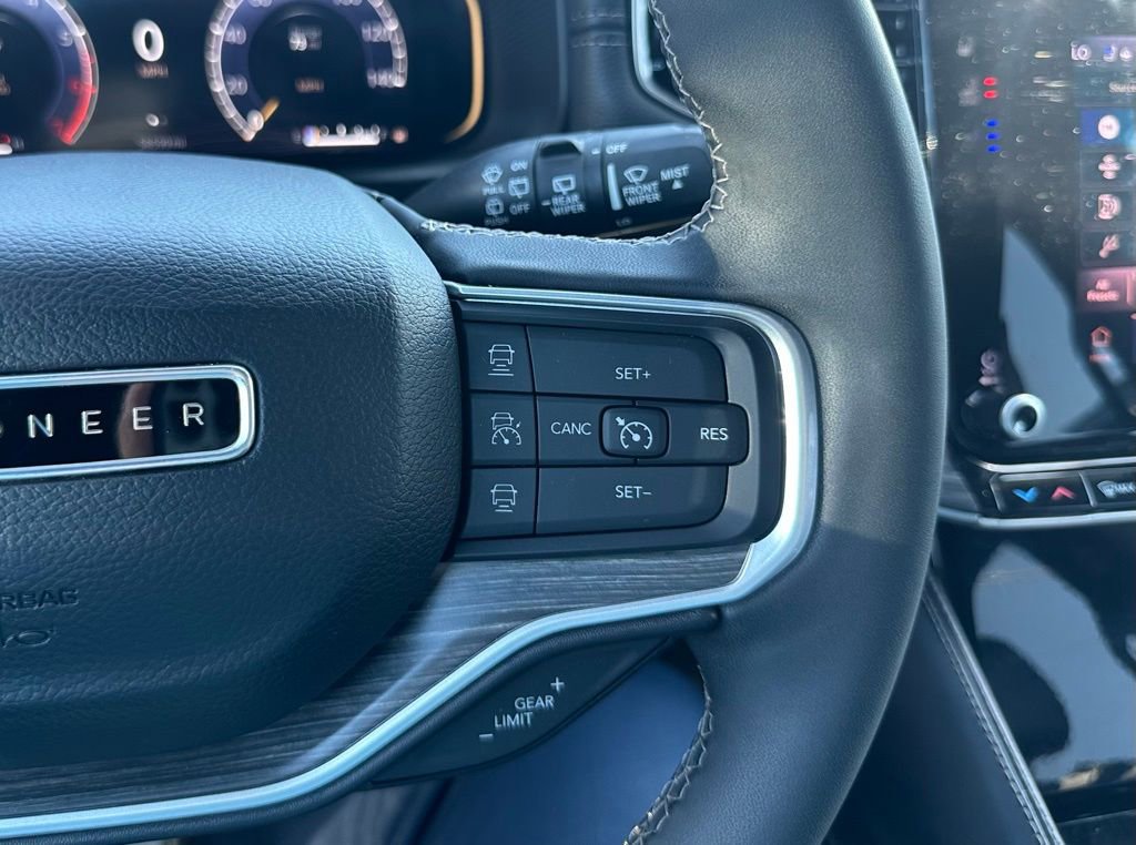 Used 2024 Jeep Wagoneer Series II w/ Flexible Seating Group image 18