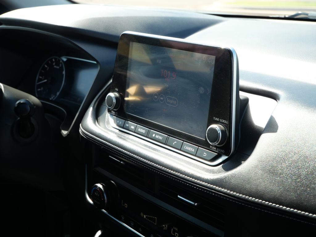 Used 2025 Nissan Rogue SV FWD image 18