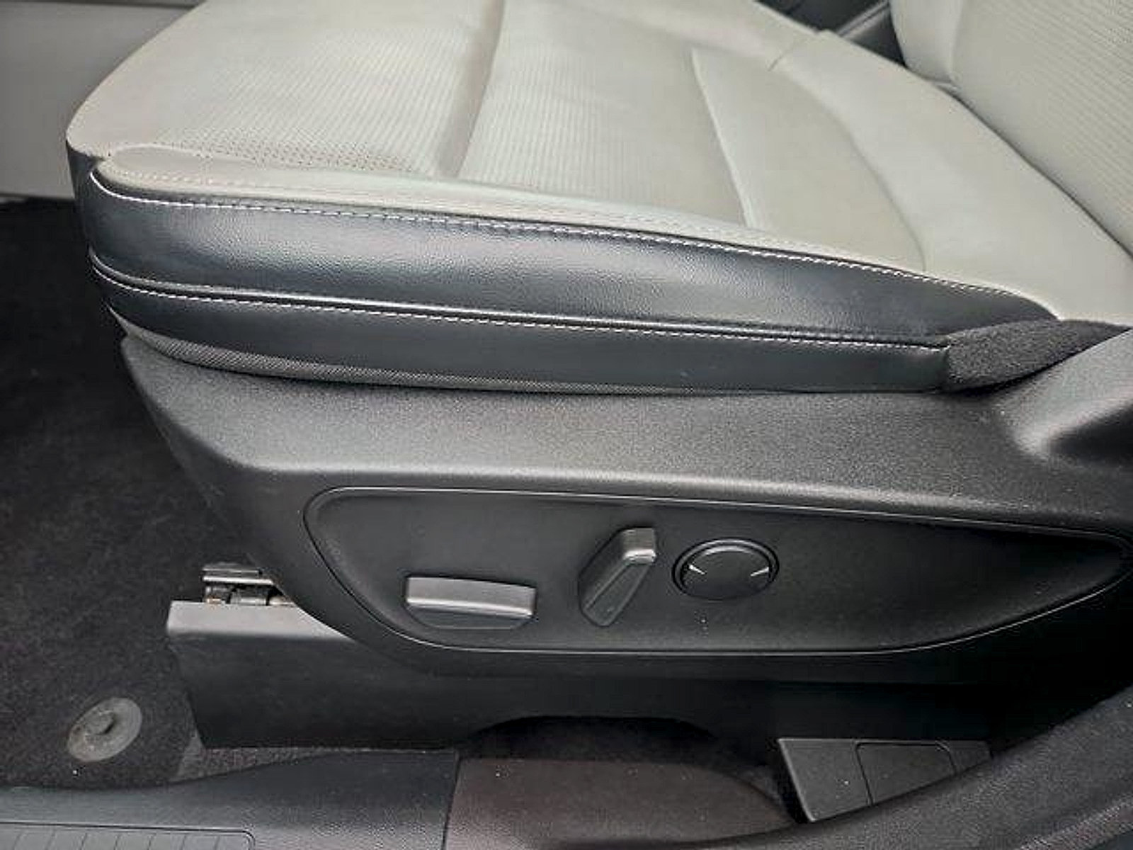 Certified 2023 Ford Escape Platinum AWD/4WD image 10