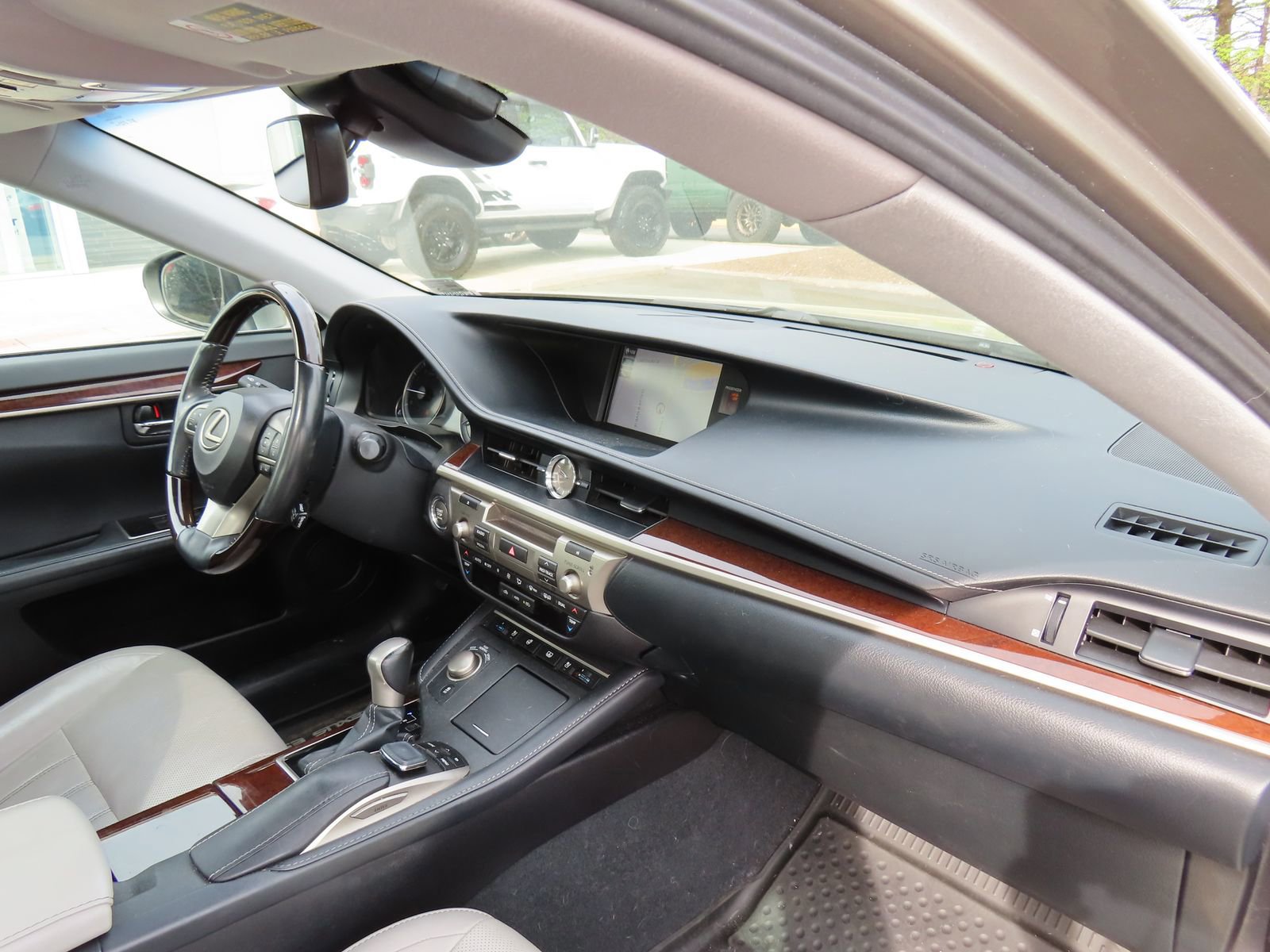 Used 2017 Lexus ES 350 w/ Luxury Package FWD image 17