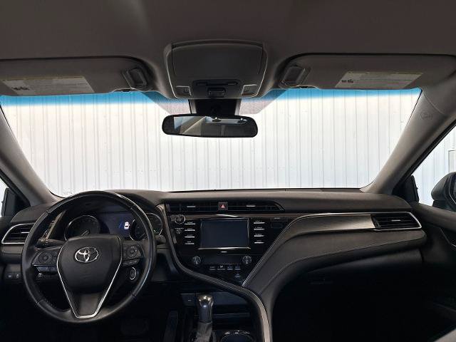 Used 2020 Toyota Camry SE w/ 4 Season Floor Mat Package AWD/4WD image 18
