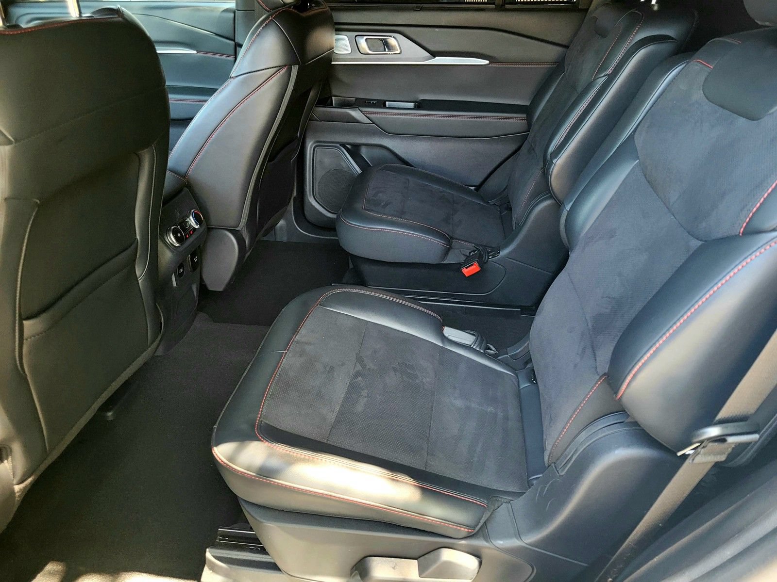 Certified 2025 Ford Explorer ST AWD/4WD image 10