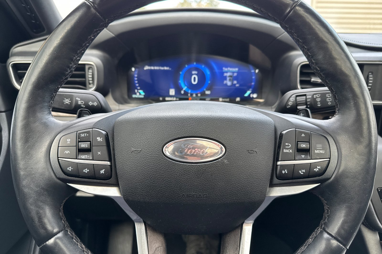 Certified 2020 Ford Explorer Platinum w/ Premium Technology Package AWD/4WD image 25