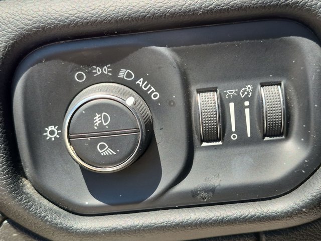 Used 2021 RAM 1500 Laramie w/ Sport Appearance Package AWD/4WD image 14