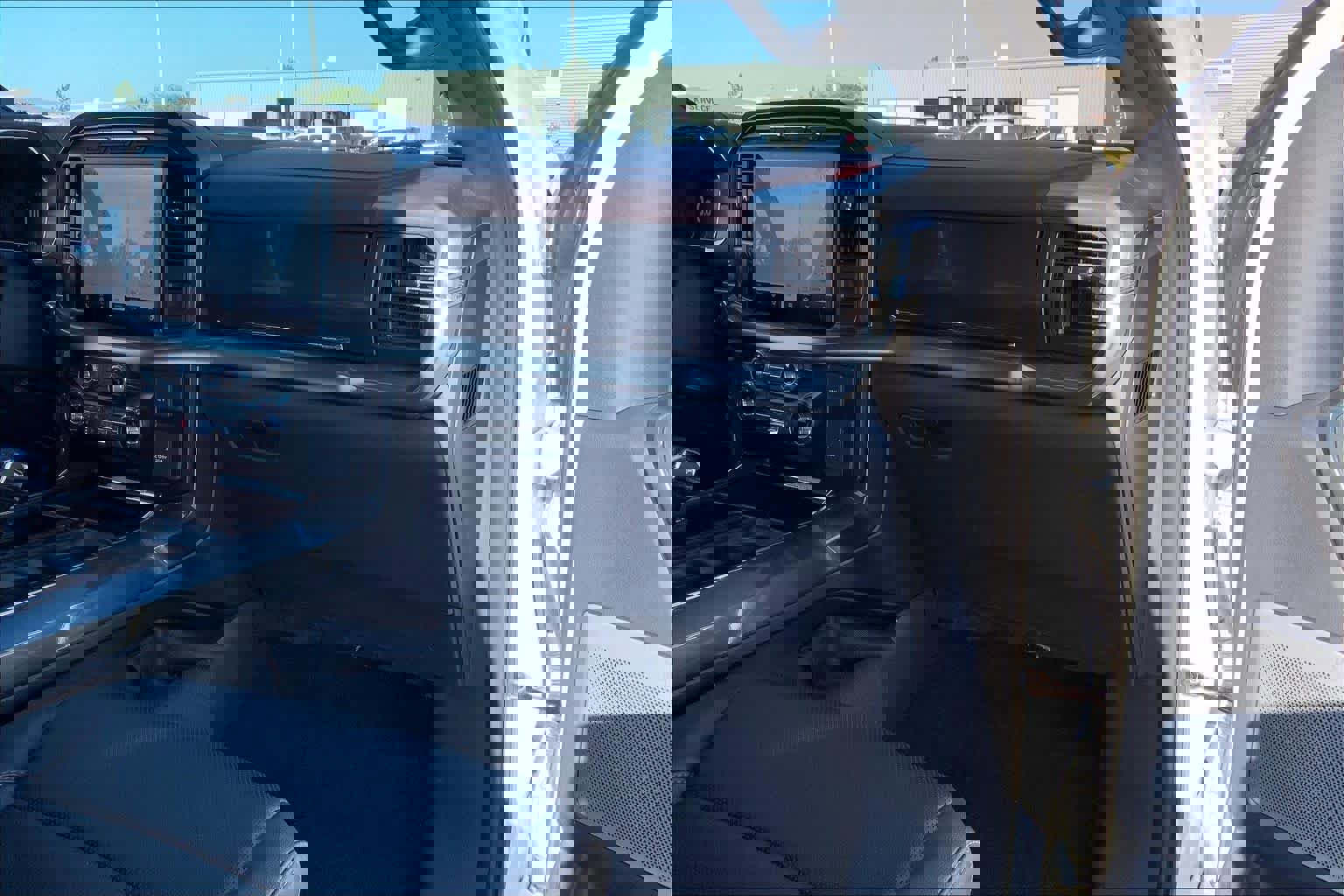 Certified 2023 Ford F150 Lariat w/ Equipment Group 502A High image 18