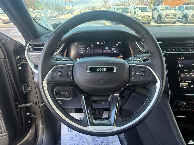 Used 2023 Jeep Grand Cherokee Altitude AWD/4WD image 12