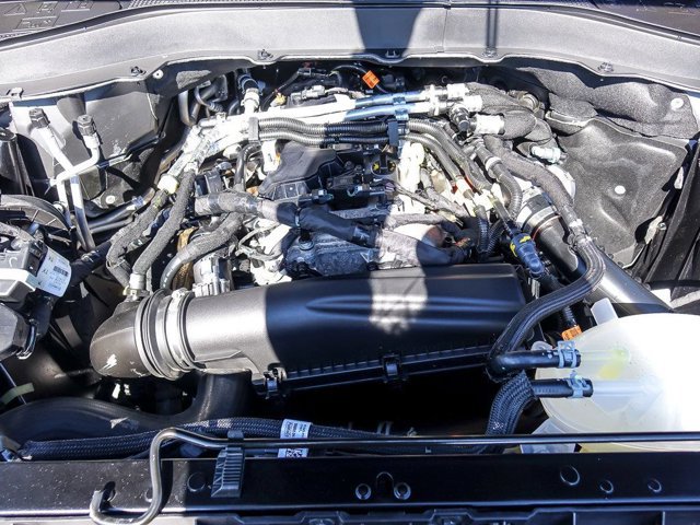 Certified 2025 Ford Explorer Active AWD/4WD image 33