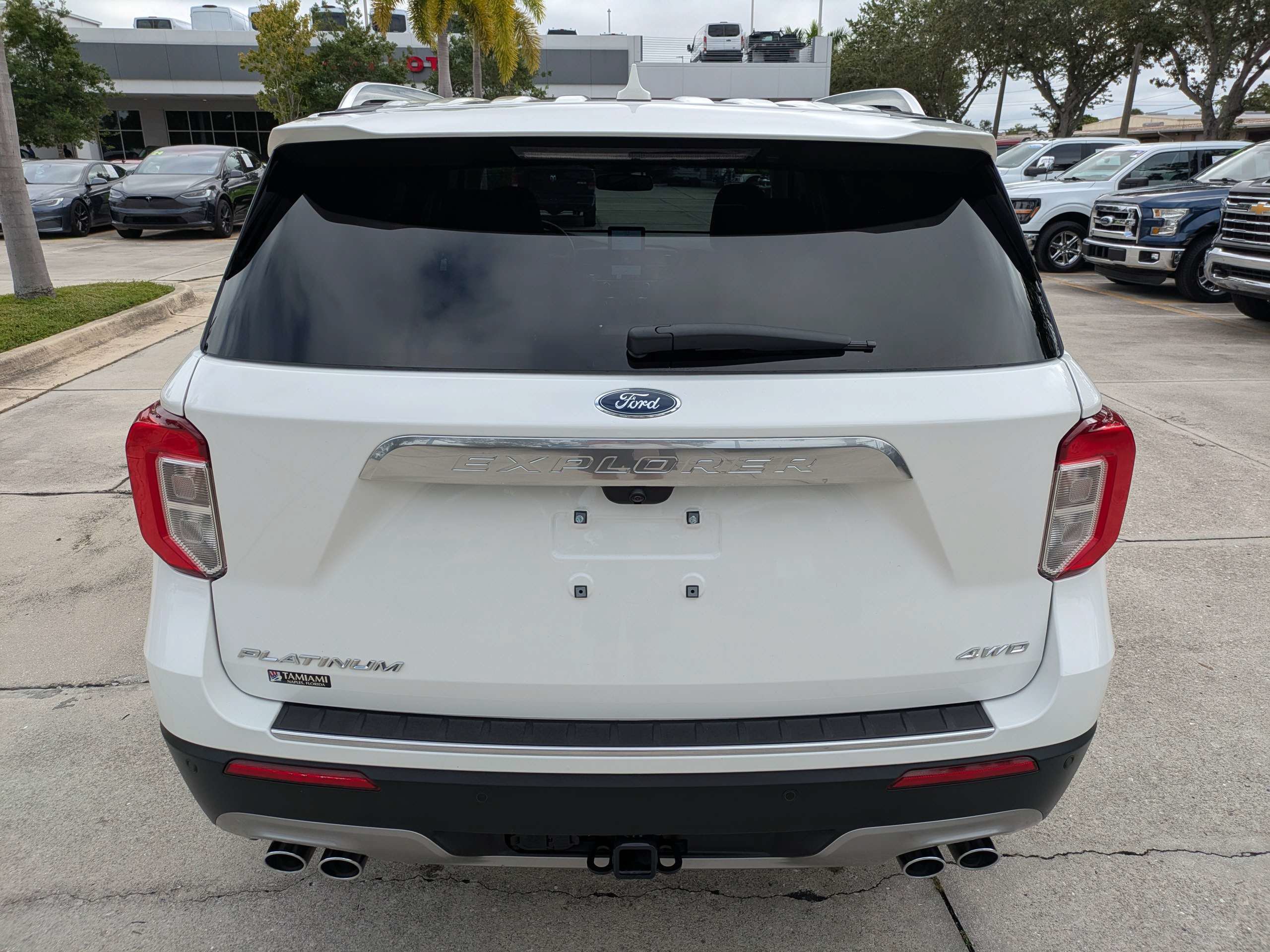 Certified 2023 Ford Explorer Platinum w/ Technology Package AWD/4WD image 5