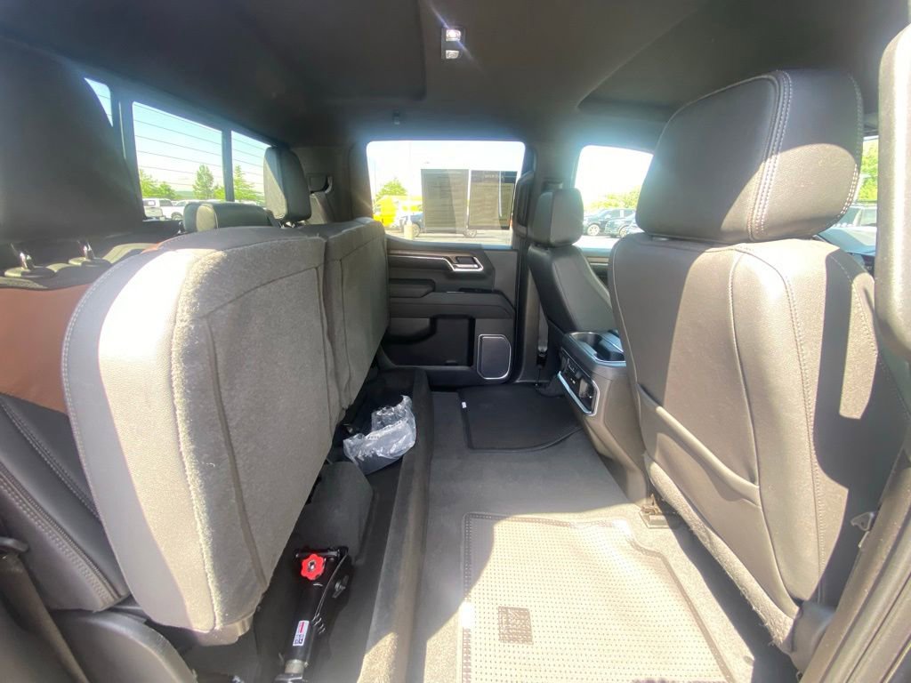 Used 2023 Chevrolet Silverado 1500 High Country w/ Technology Package AWD/4WD image 27