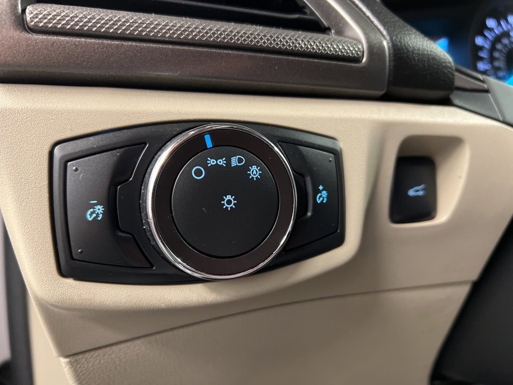 Certified 2018 Ford Fusion SE w/ Fusion SE Technology Package image 24