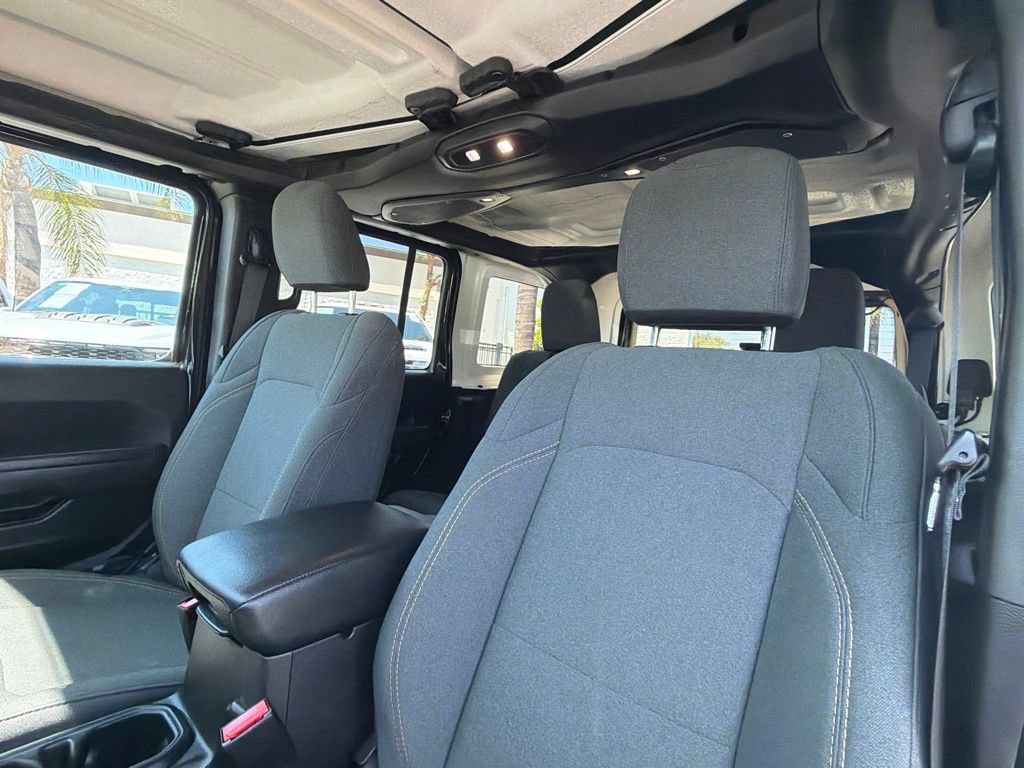 Used 2025 Jeep Wrangler Unlimited Sport AWD/4WD image 24