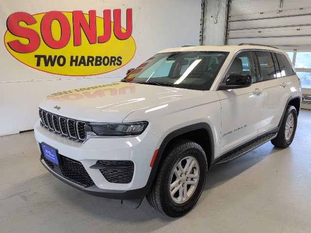 Used 2023 Jeep Grand Cherokee Laredo AWD/4WD image 1