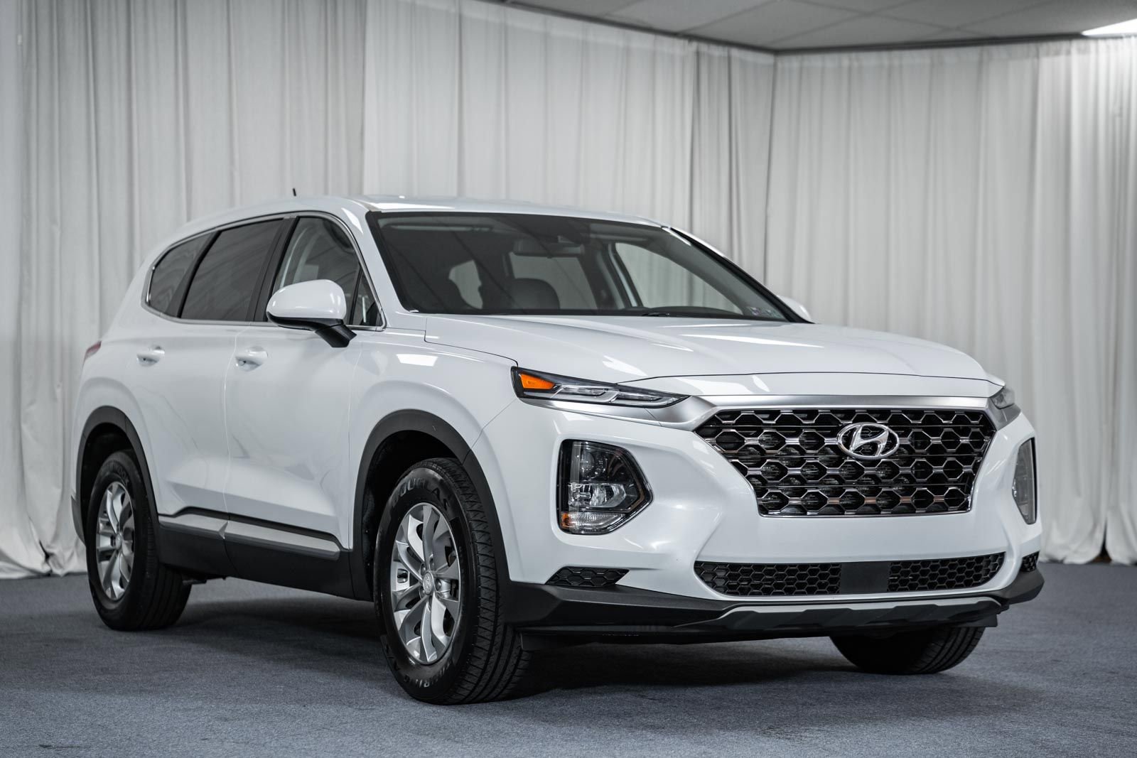 Used 2020 Hyundai Santa Fe SE image 1