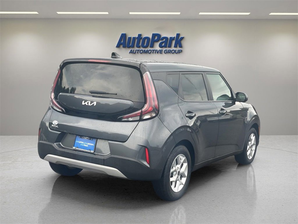 Used 2023 Kia Soul LX w/ LX Technology Package image 5