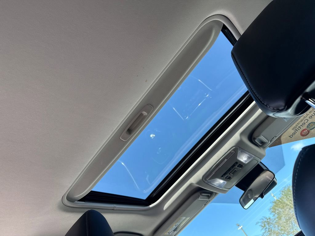 Used 2021 Toyota RAV4 XLE Premium image 10